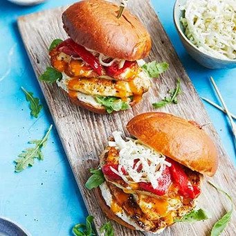 Burgers au poulet et halloumi